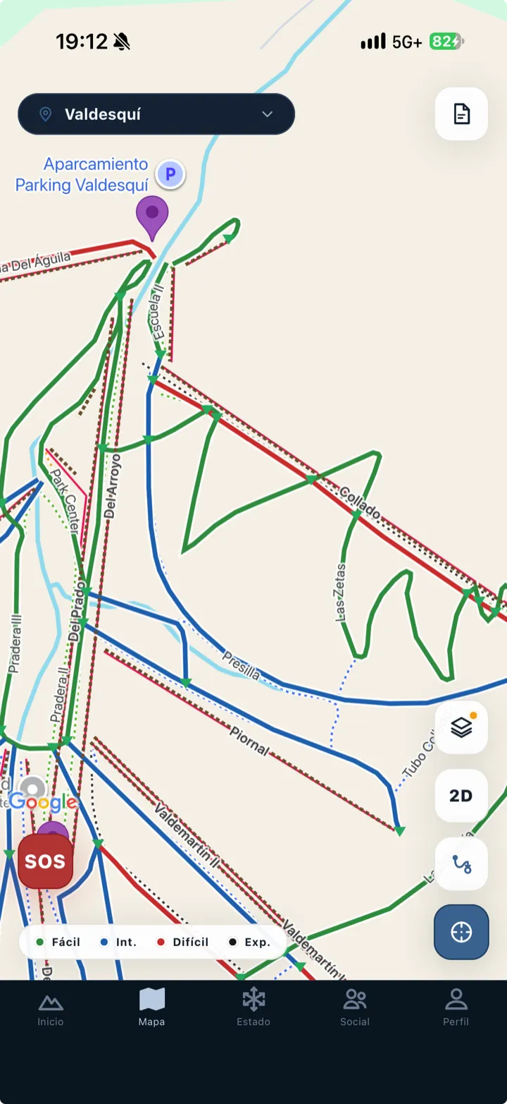 Mapa de pistas de la estación de esquí en la app Nivoq, con niveles de dificultad y botón SOS